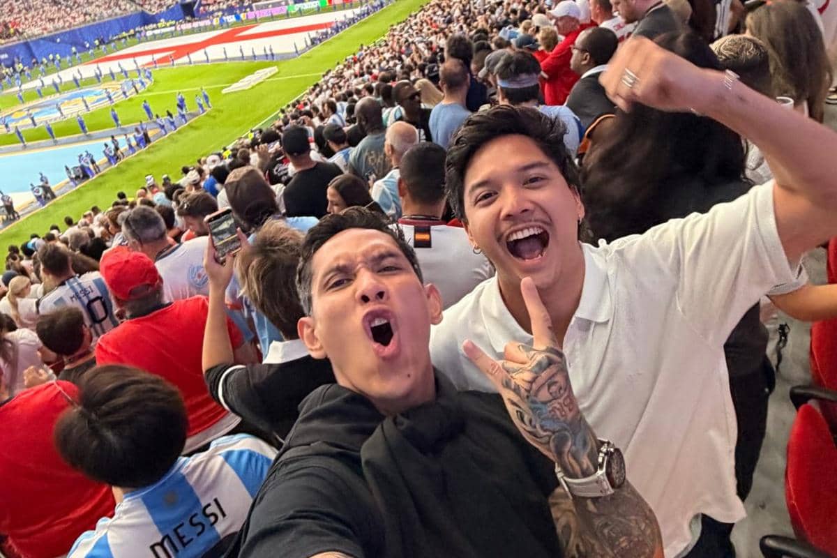 Potret Ganindra Bimo dan Baskara Nonton Langsung Argentina vs Inggris