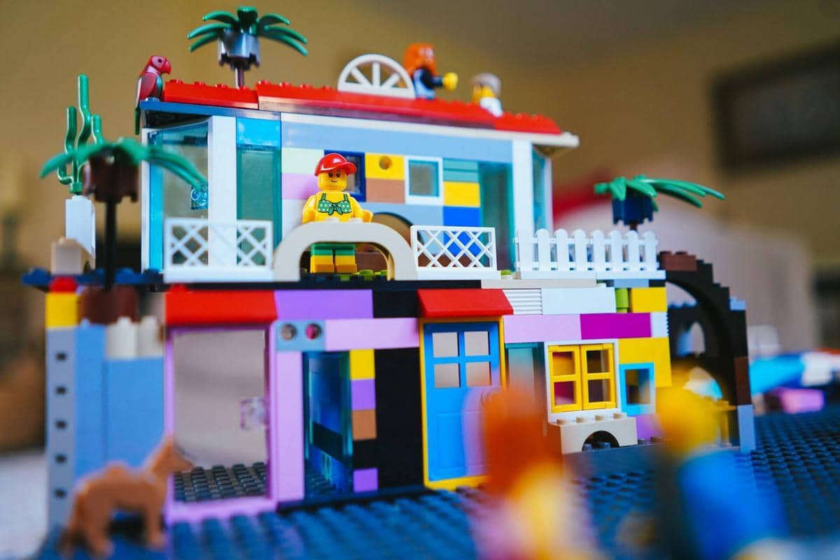 ilustrasi set LEGO, mainan