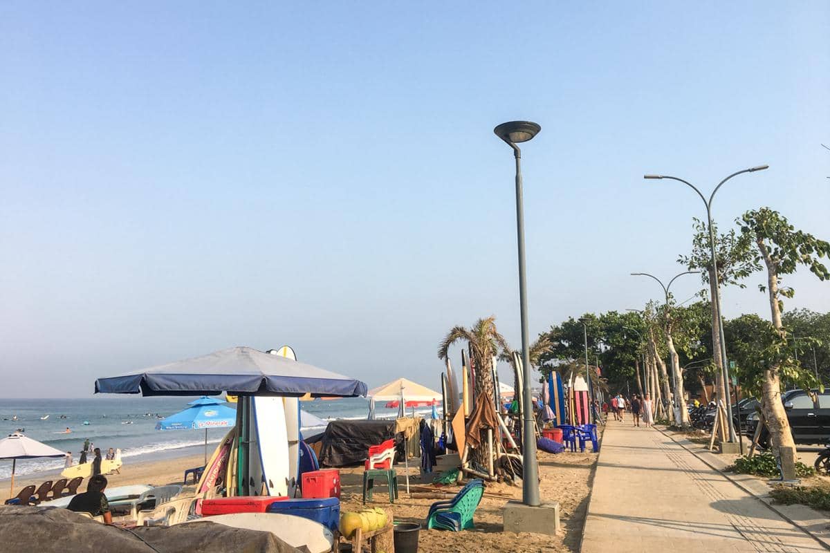 jalan setapak tepi Pantai Kuta (dok.pribadi/Natalia Indah)