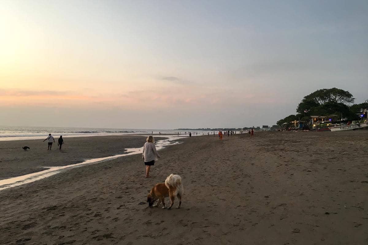 area tepi pantai di Seminyak (dok.pribadi/Natalia Indah)
