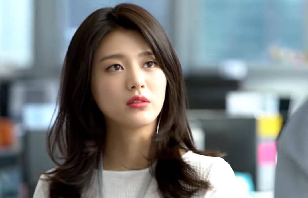Baek Soo Hee di drama Office Watch