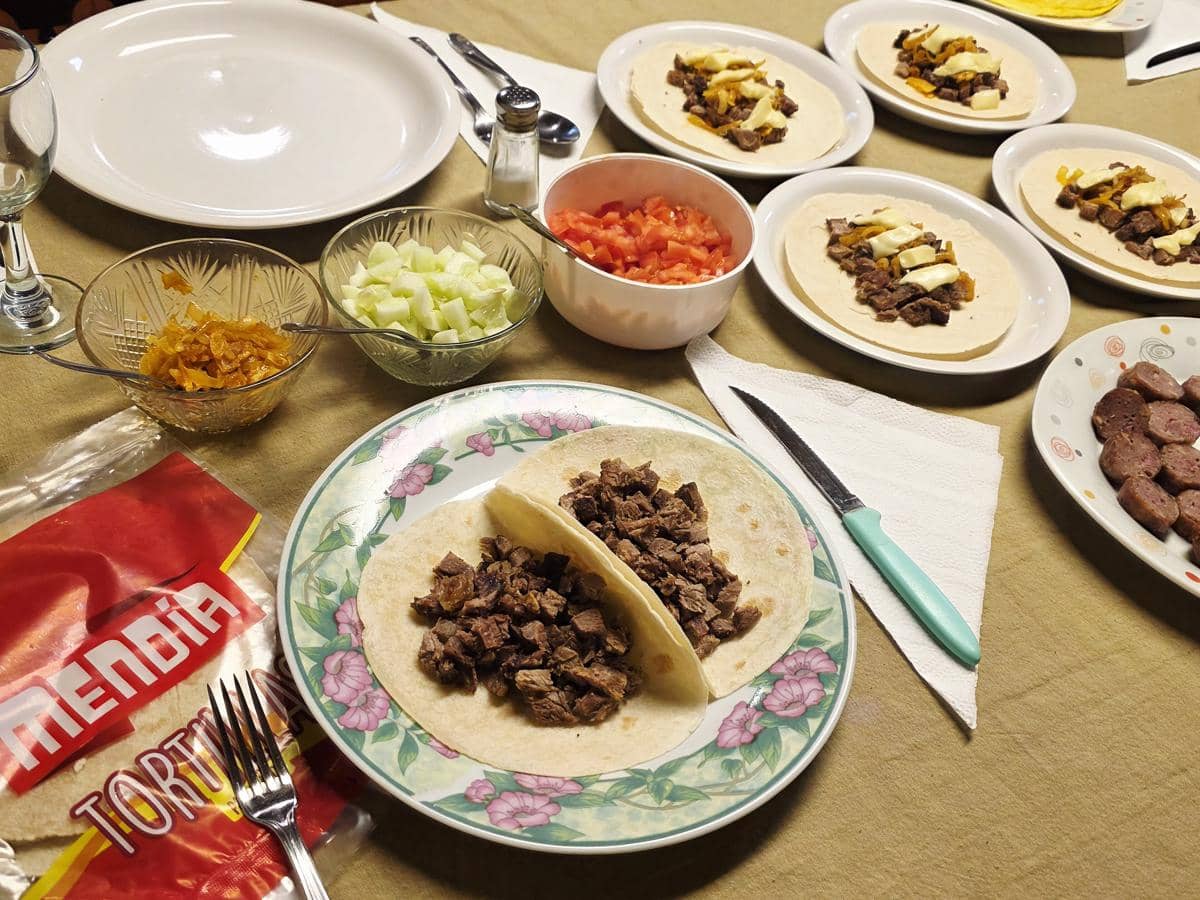 ilustrasi membuat korean tacos