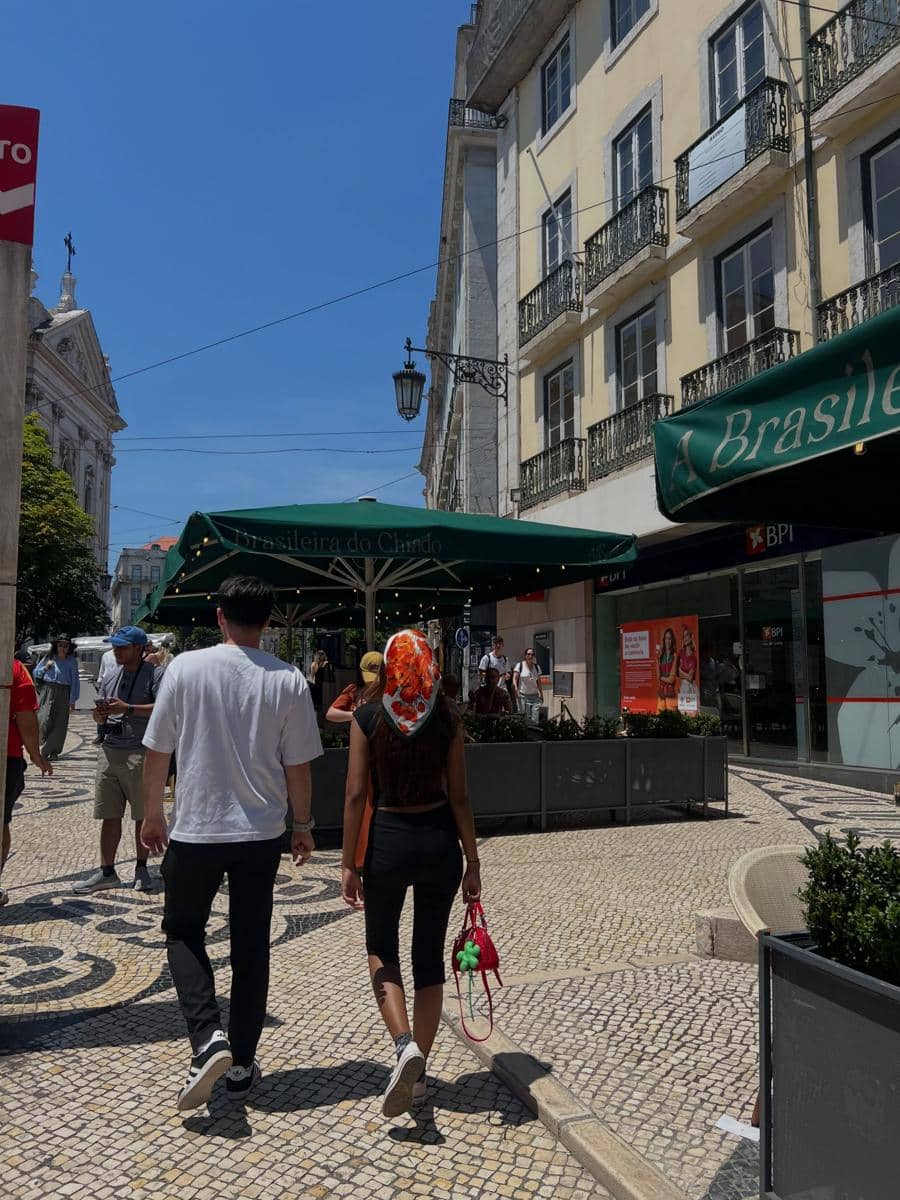 Novia Bachmid jalan-jalan di Kota Lisbon