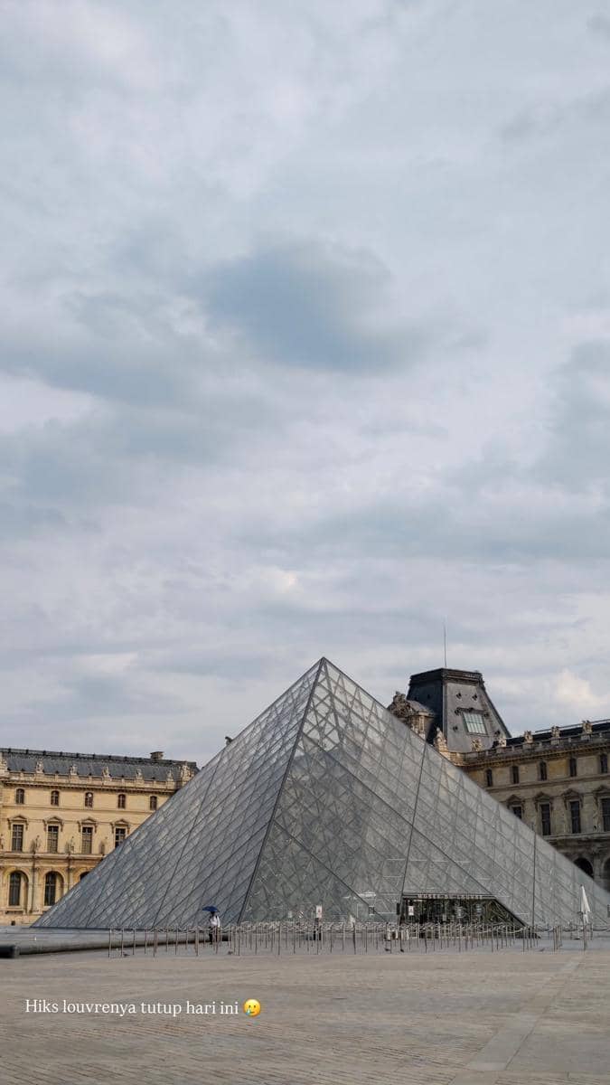 Yunita Siregar jalan-jalan di Kota Paris