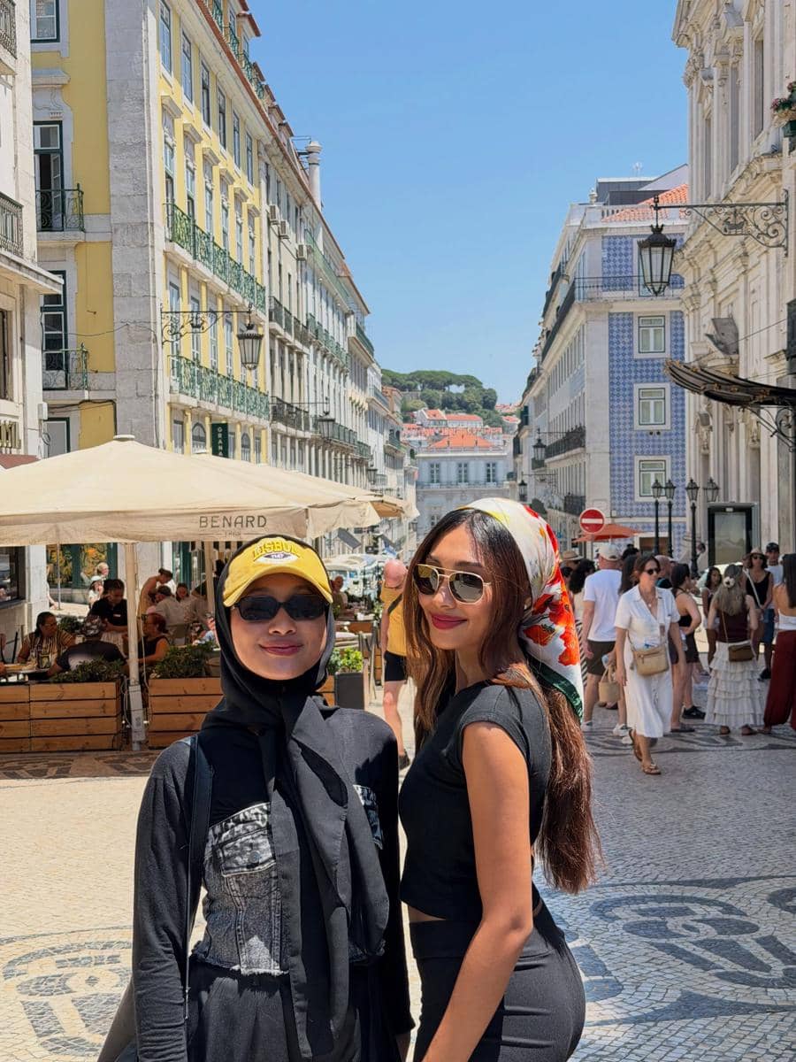 Novia Bachmid jalan-jalan di Kota Lisbon