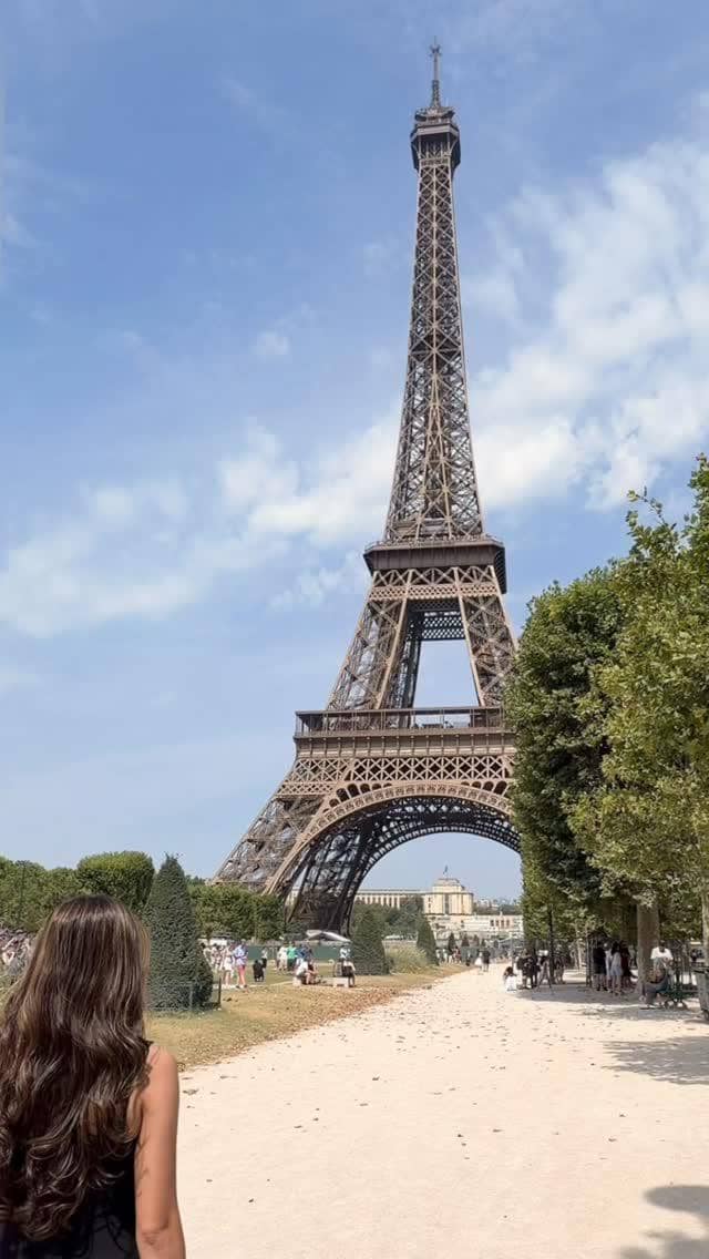 Yunita Siregar jalan-jalan di Kota Paris