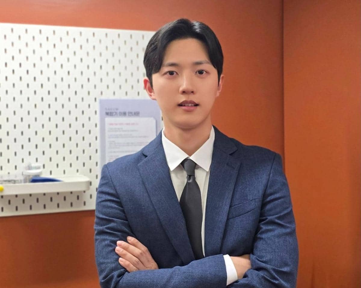 potret Yang Byeong Yeol di drakor See You at Work Tomorrow