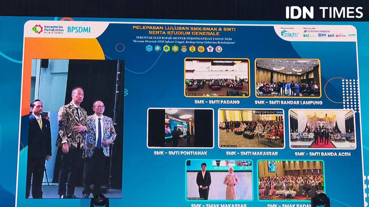 Menteri Perindustrian RI menghadiri acara pelepasan lulusan SMK-SMAK dan SMTI se-Indonesia yang digelar serentak di sembilan lokasi.