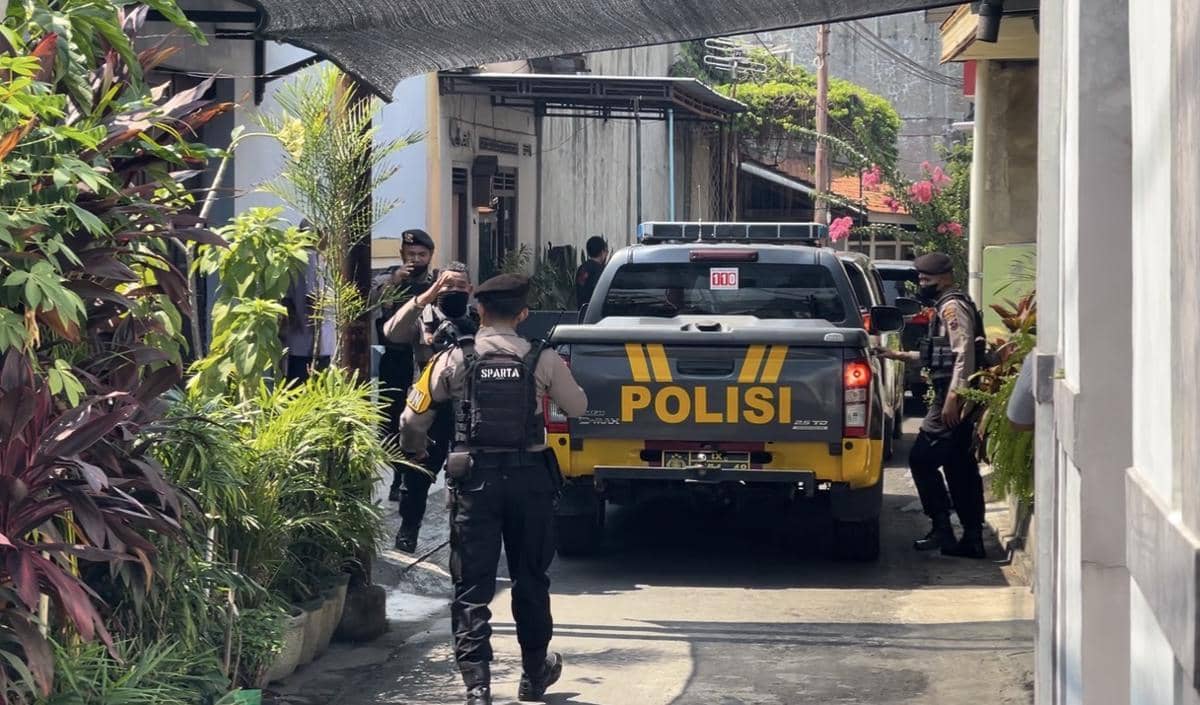 KPK Geledah Rumah Keluarga Bupati Sukoharjo Etik Suryani di Solo