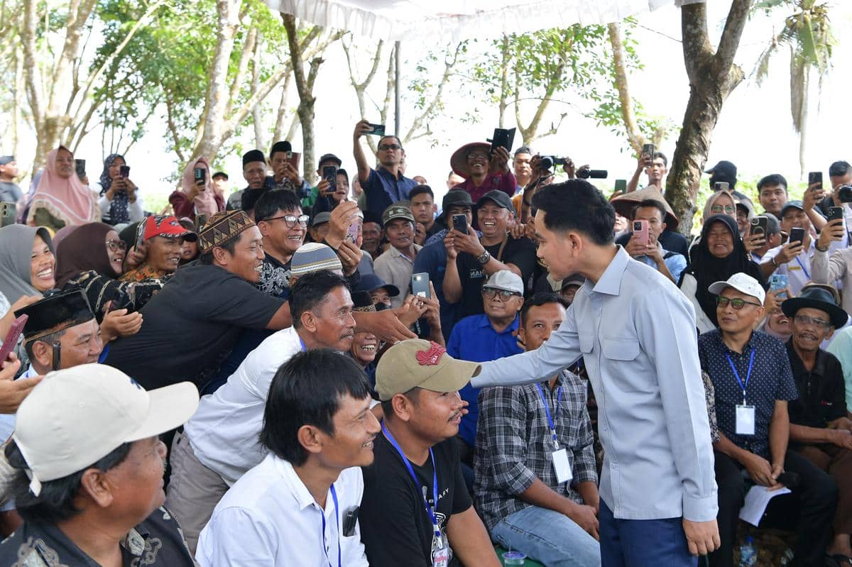 Gibran Diberondong Keluhan Petani Singkong di Lampung