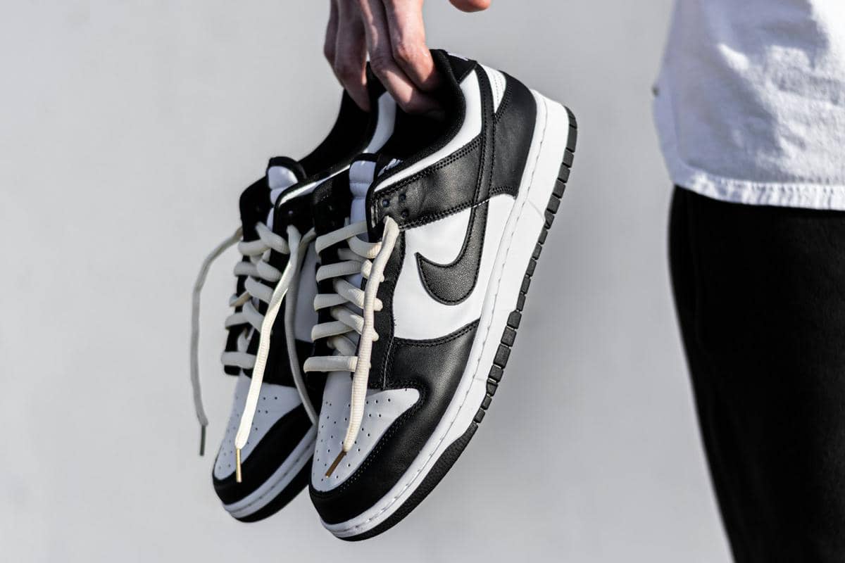 7 Cara Membersihkan Sepatu Nike yang Tepat, Jangan Asal Cuci!