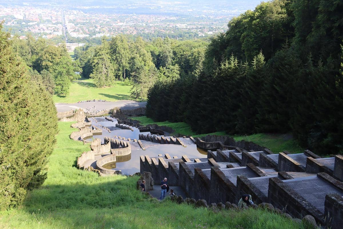 lanskap Bergpark Wilhelmshöhe di lereng bukit