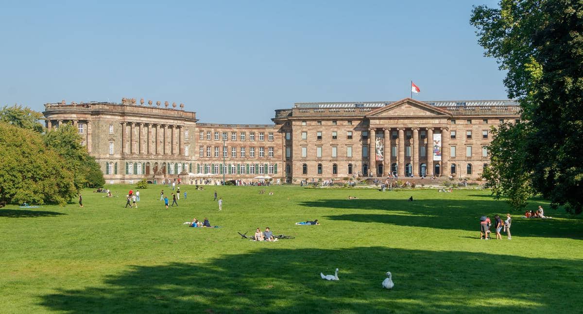 Schloss Wilhelmshöhe, bangunan bersejarah di Bergpark Wilhelmshöhe
