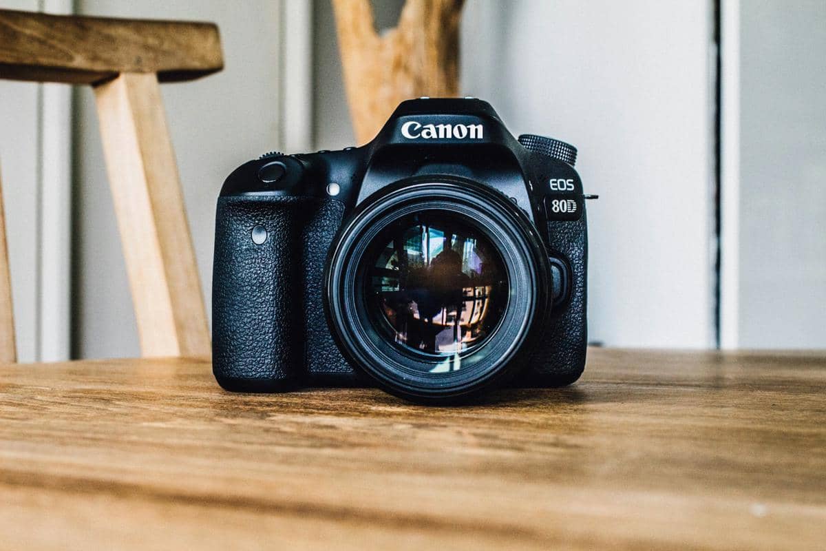kamera DSLR standar
