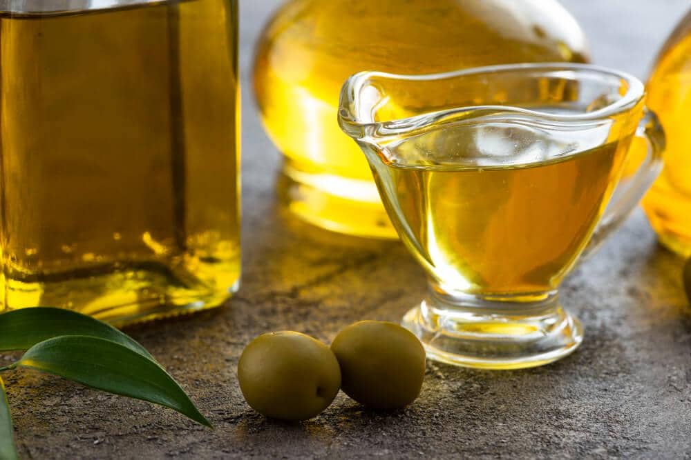 ilustrasi minyak zaitun atau olive oil