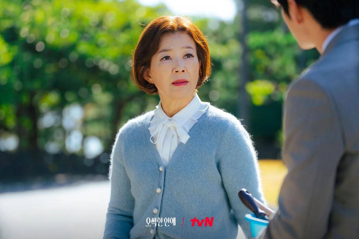 Still cut promosi drama Korea Spooky in Love produksi tvN, menampilkan adegan para pemeran dalam serial tersebut.