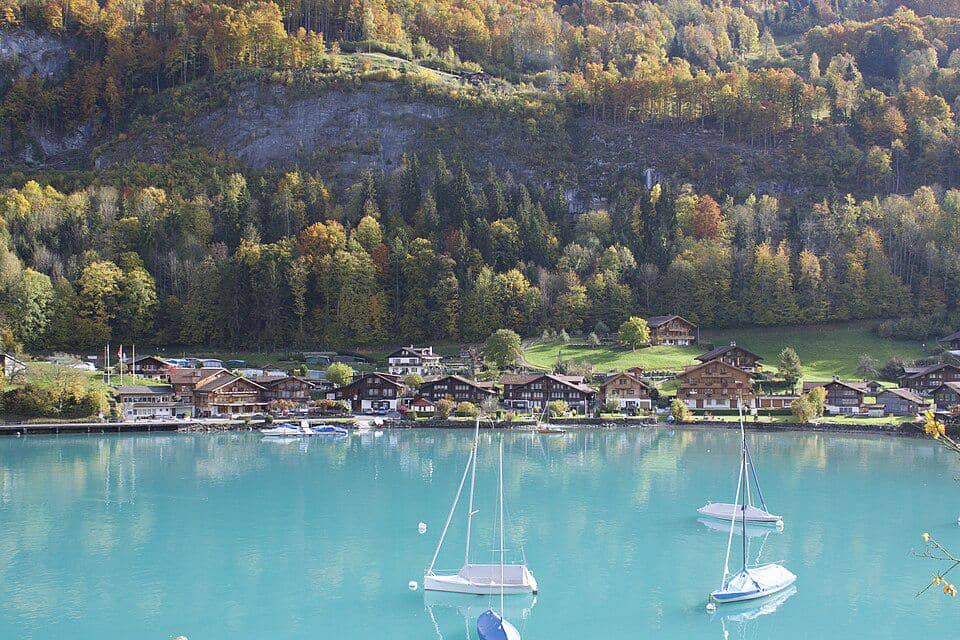 Desa Iseltwald di Swiss