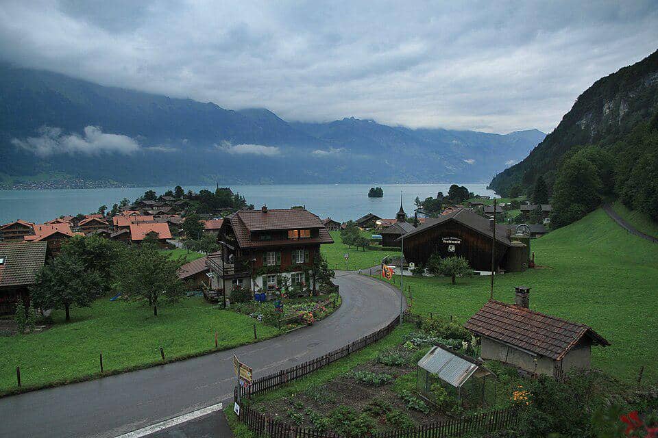 Desa Iseltwald di Swiss