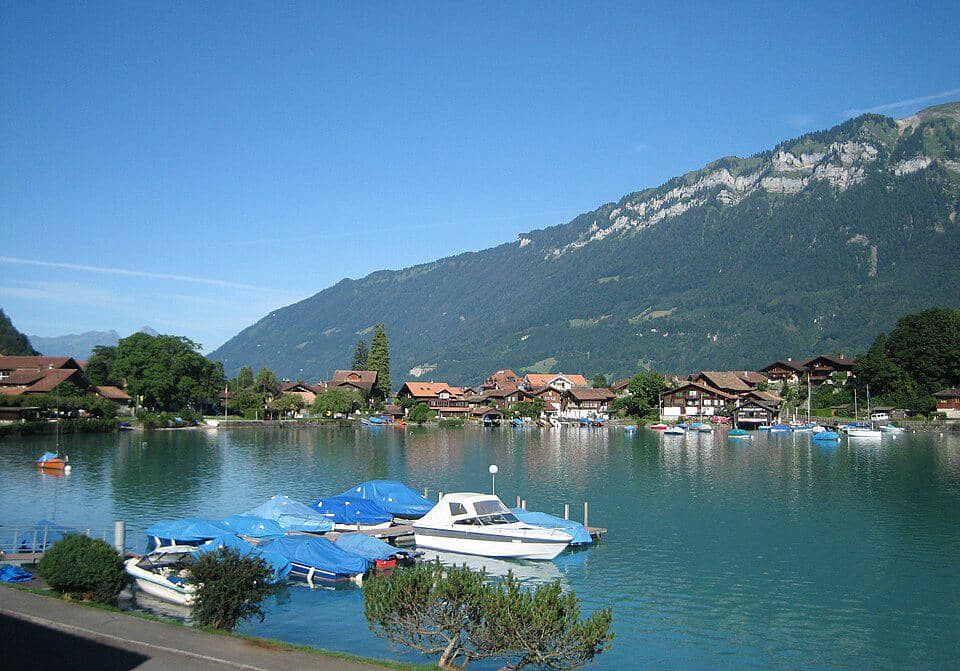 Desa Iseltwald di Swiss