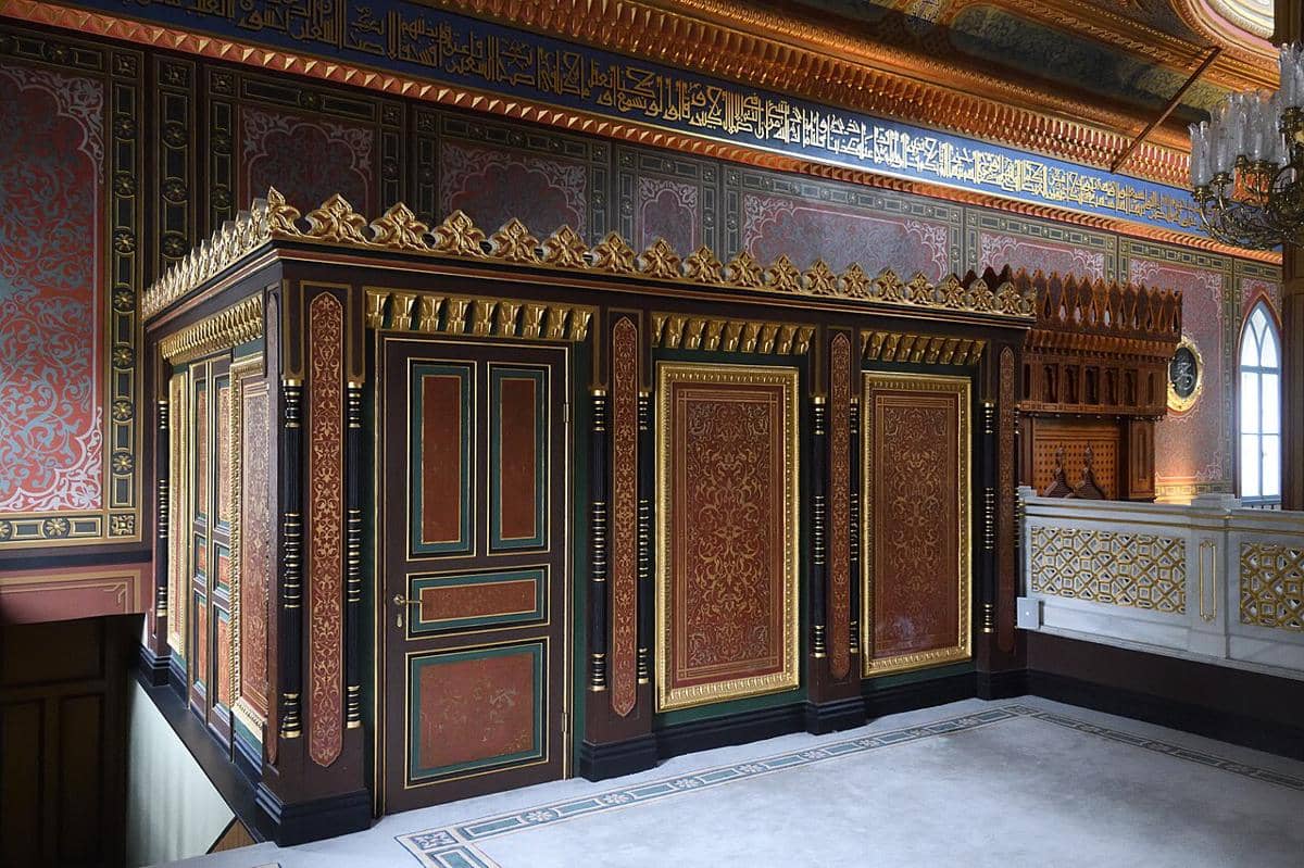 Balkon khusus sultan di Masjid Yıldız Hamidiye.