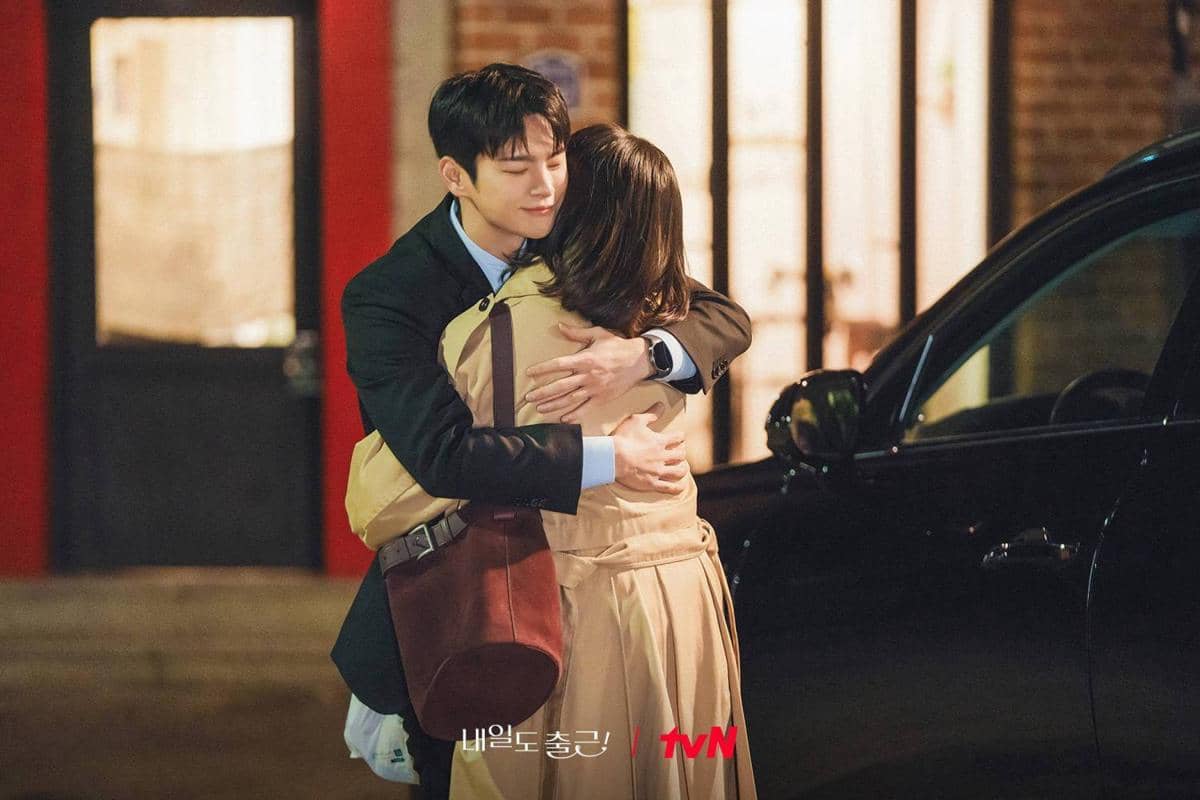 Cuplikan drama Korea See You at Work Tomorrow