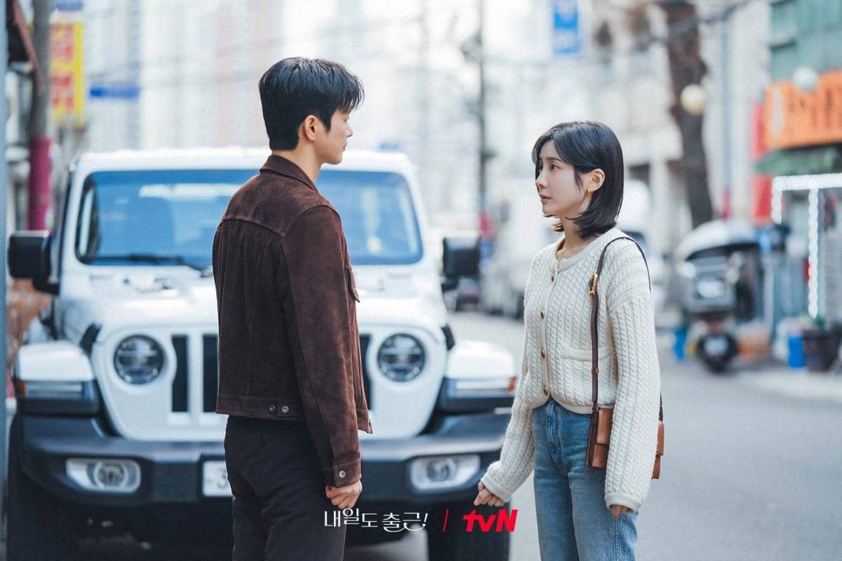 Cuplikan drama Korea See You at Work Tomorrow