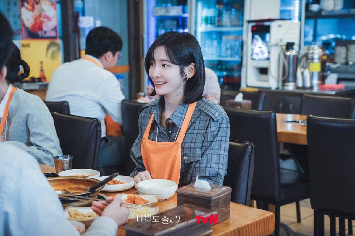 Cuplikan drama Korea See You at Work Tomorrow