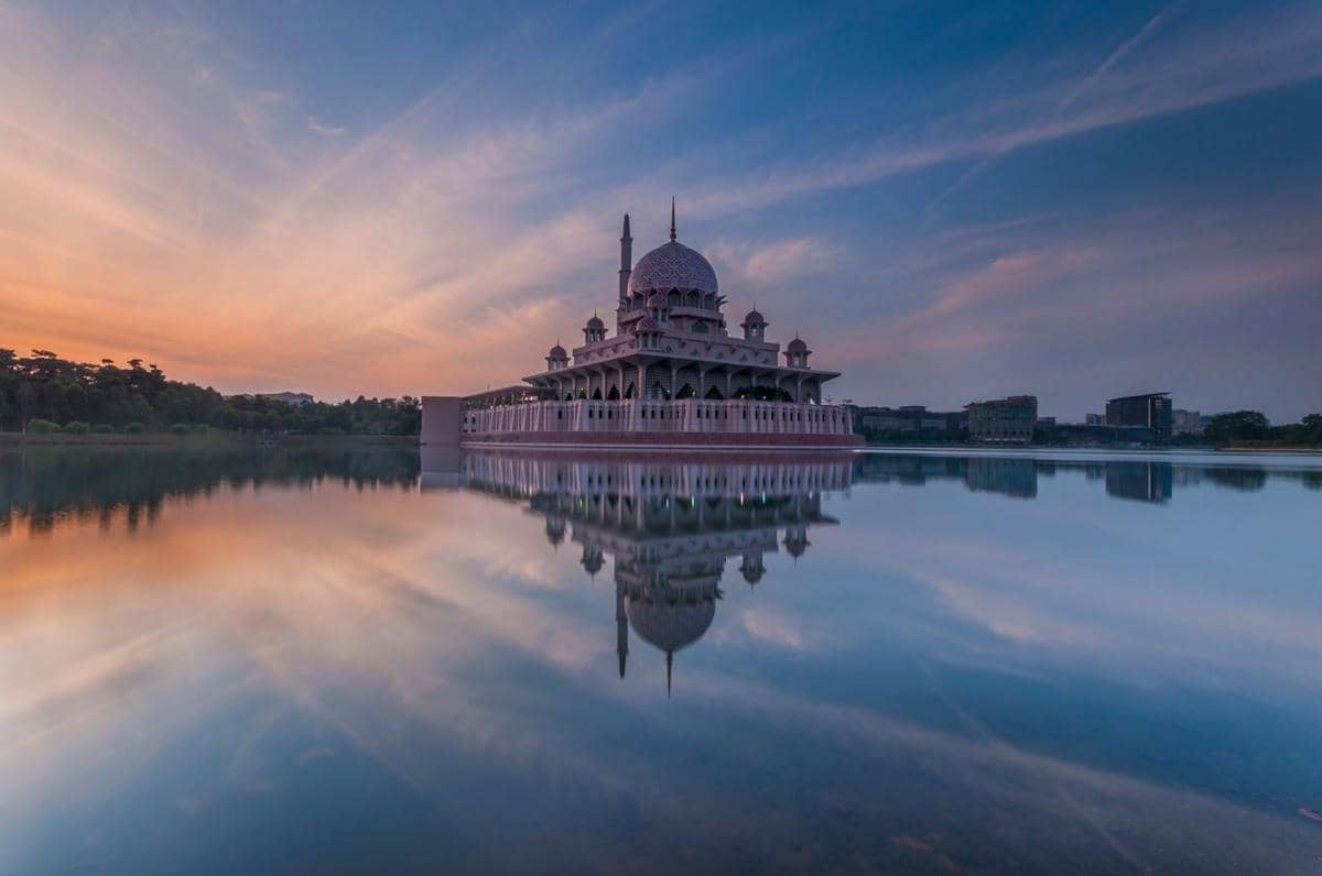 Masjid Putra di Putrajaya, Malaysia.