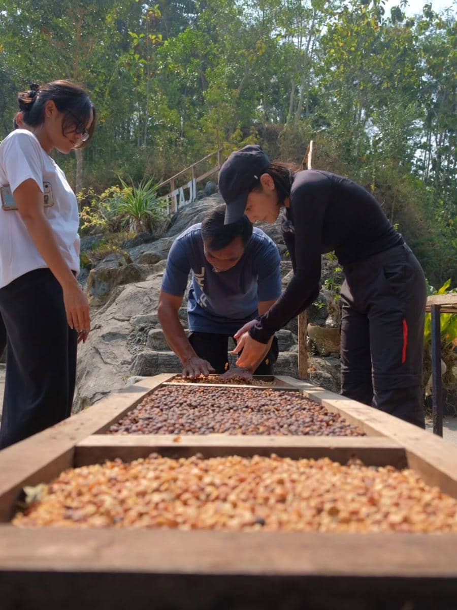 Prilly Latuconsina liburan
