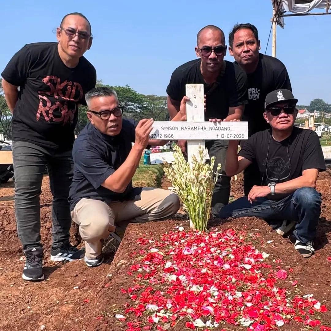 Potret Abdel Achrian kunjungi makam Temon (instagram.com/fadjarqomar)