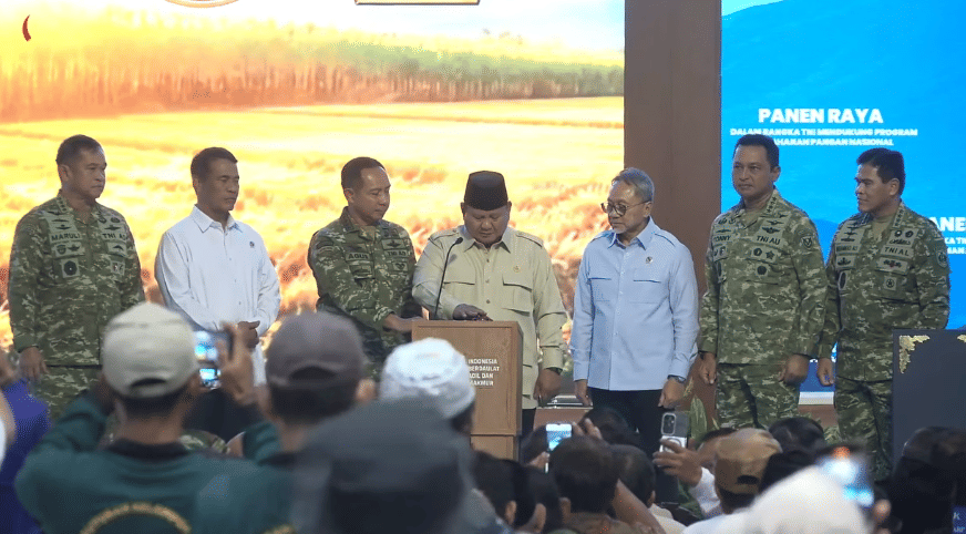 Prabowo soal Indonesia Gelap-Collapse: Pakai Kacamata Gelap!