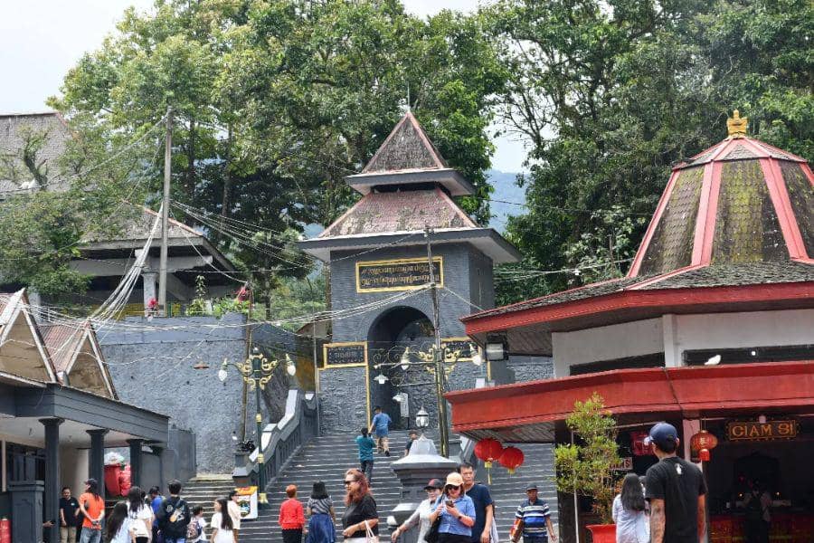 5 Wisata di Sekitar Gunung Kawi, dari Ziarah hingga Glamping Estetik