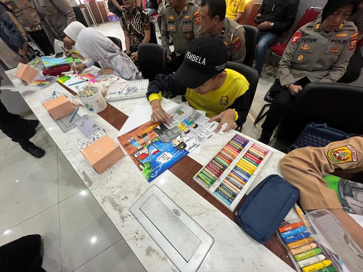 Melukis Tanpa Batas, Cara Pelajar Difabel Bandung Bercerita Lewat Warna