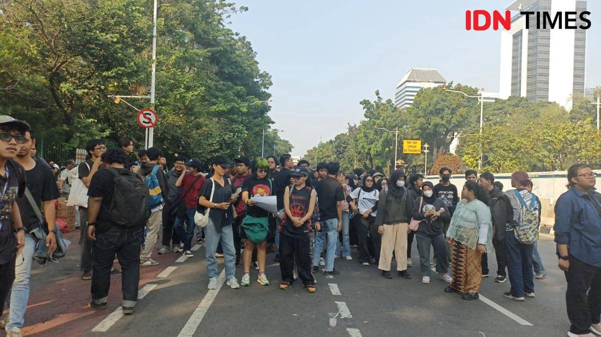 Demo Mahasiswa Ditahan Polisi ke Patung Kuda