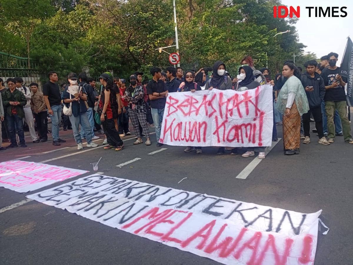 Demo Mahasiswa Dikawal Ketat Polisi Sejak Berangkat dari UNJ
