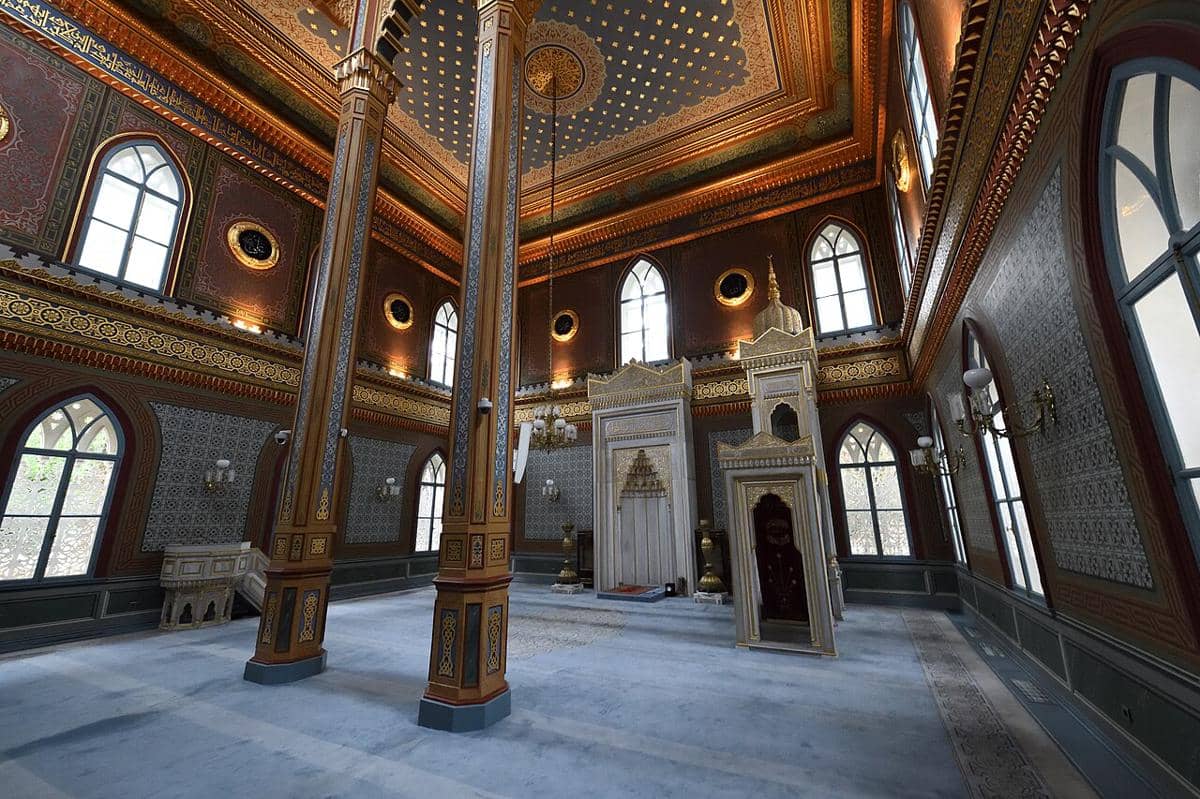 Interior Masjid Yıldız Hamidiye.