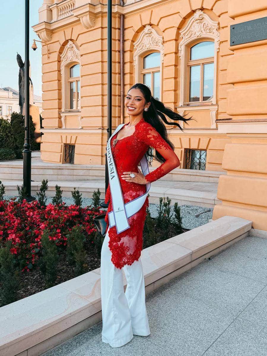 Potret Agnes Rahajeng Pakai Kebaya di Miss Supranational 2026