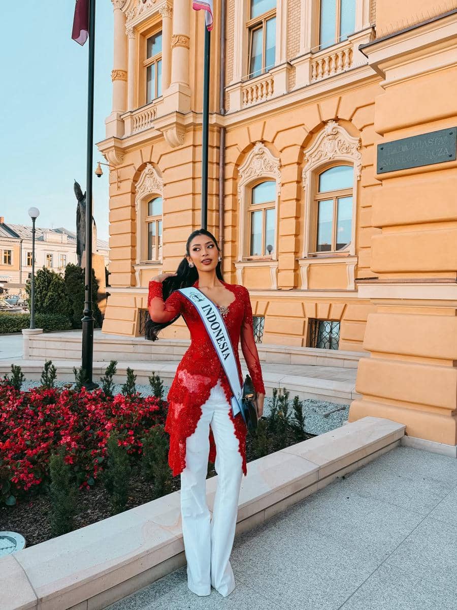 Potret Agnes Rahajeng Pakai Kebaya di Miss Supranational 2026