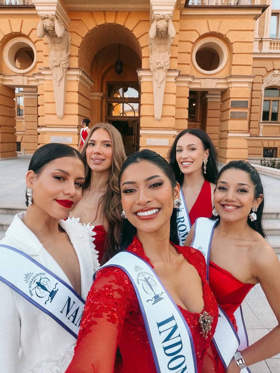 Potret Agnes Rahajeng Pakai Kebaya di Miss Supranational 2026