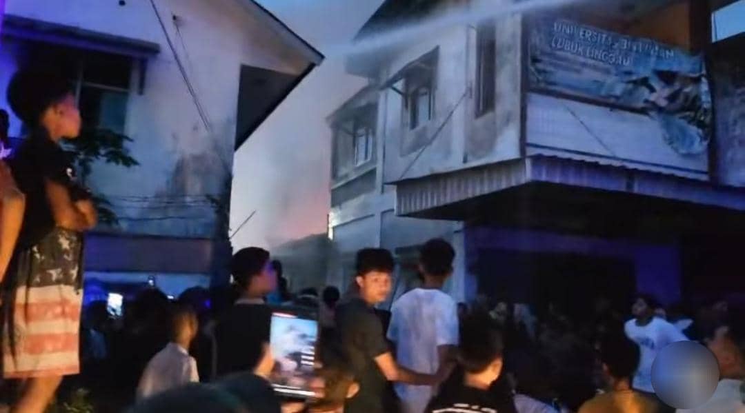 Kondisi kebakaran di Jalan Maluku RT 4 Kelurahan Jawa Kanan SS, Kecamatan Lubuk Linggau Timur II. 
