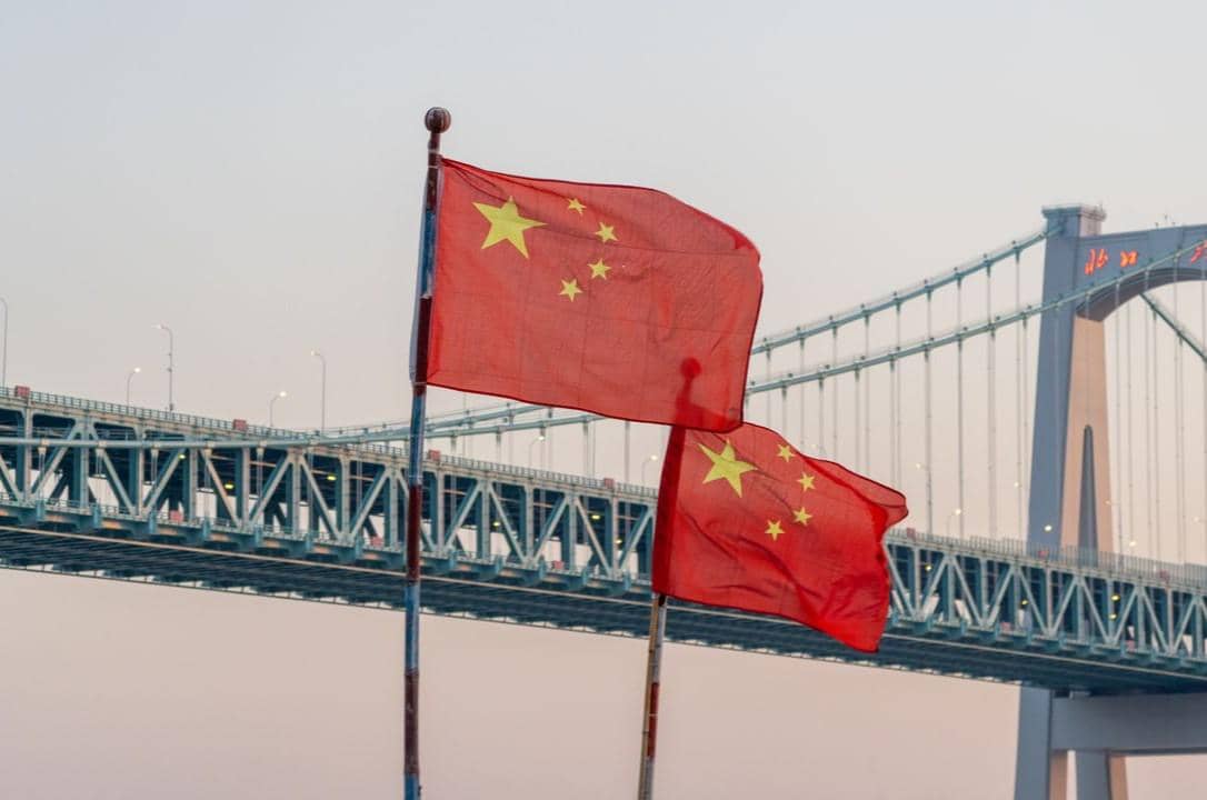 Bendera China sedang berkibar.