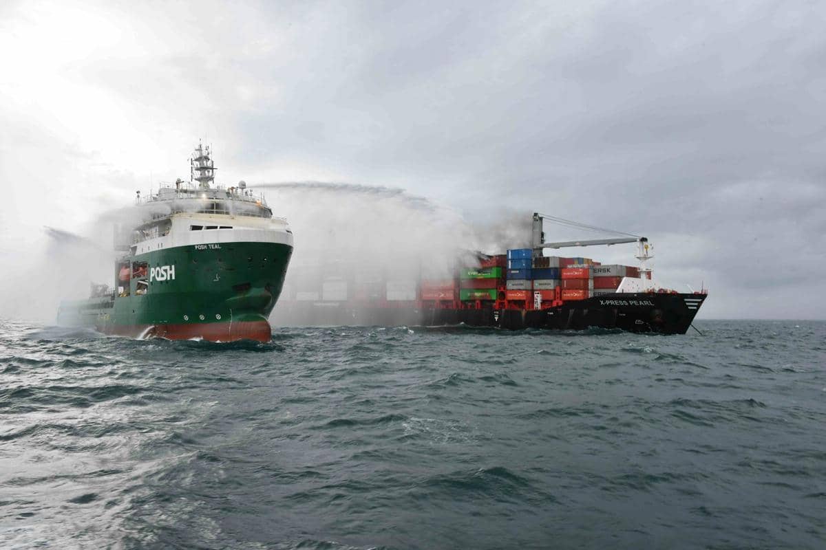 Iran Klaim 2 Kapal Tanker Meledak Kena Ranjau AS di Selat Hormuz