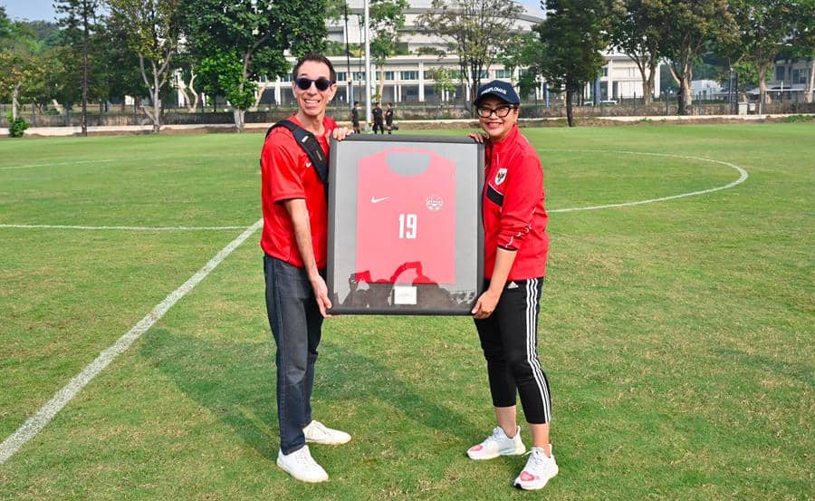 Tiga tuan rumah, Amerika Serikat, Kanada, dan Meksiko, bersama Indonesia menggelar pertandingan sepak bola persahabatan jelang penutupan Pia
