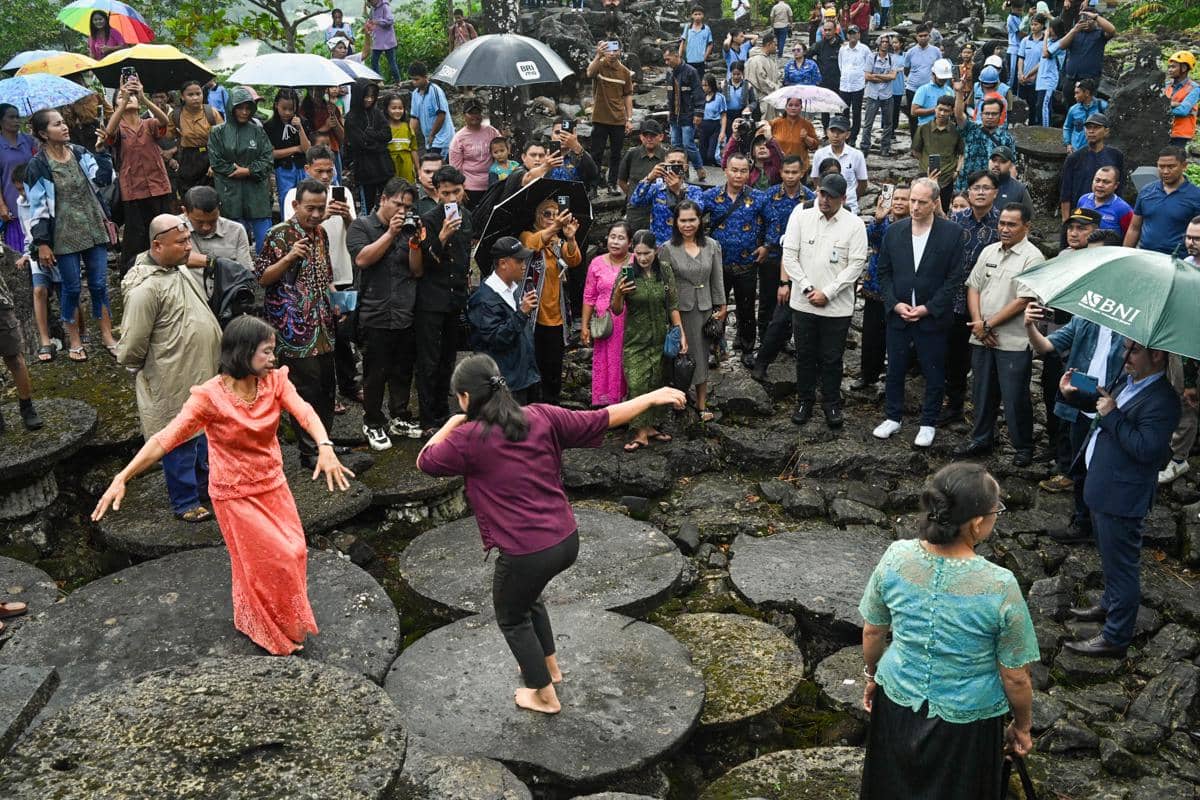 Situs Megalitik 5.000 Tahun di Nias Selatan Diperkenalkan ke Dubes Pra