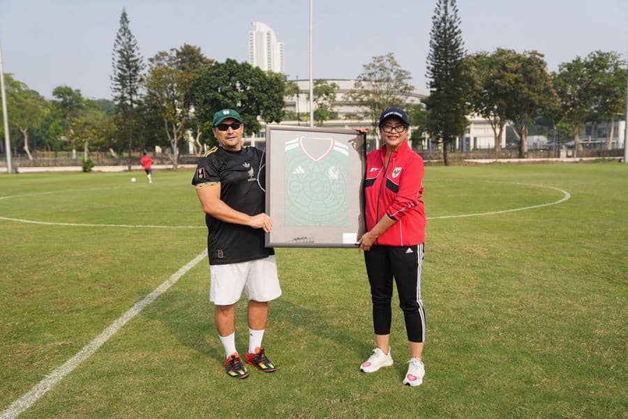 Tiga tuan rumah, Amerika Serikat, Kanada, dan Meksiko, bersama Indonesia menggelar pertandingan sepak bola persahabatan jelang penutupan Pia