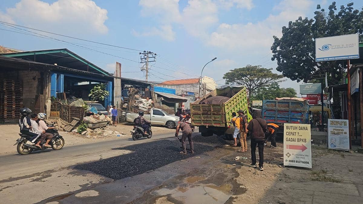 Truk Material Tambang Bikin Jalan Kalipancur Semarang Rusak: Perbaikan Pelan!