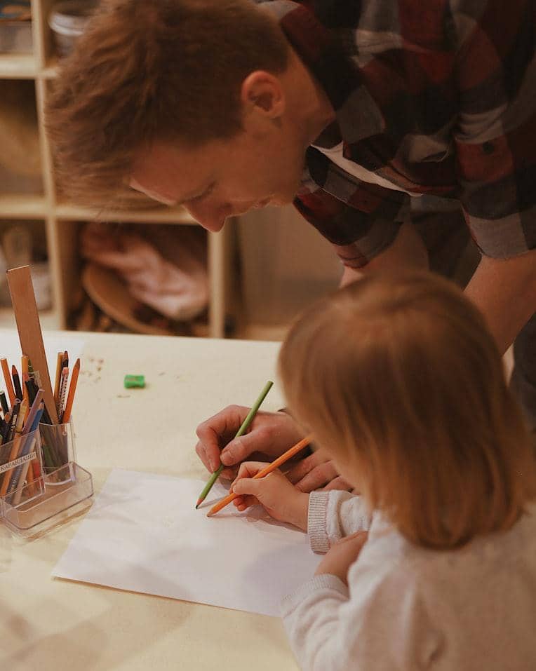 Anak didampingi orang tua