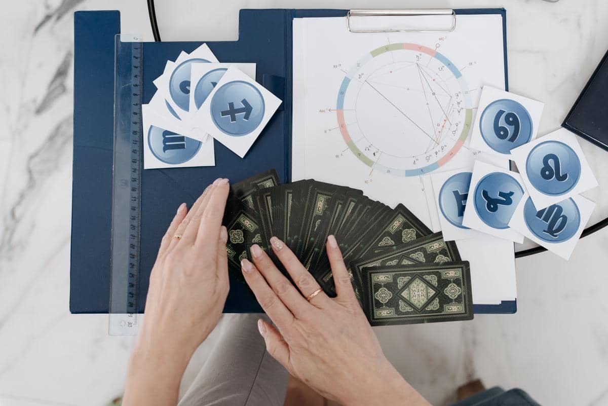 7 Ide Bisnis Bertemakan Astrologi yang Laris di Industri Wellness