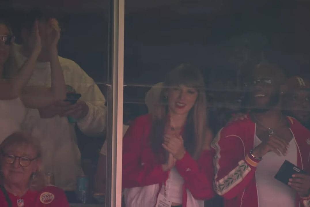 Taylor Swift menghadiri pertandingan Kansas City Chiefs