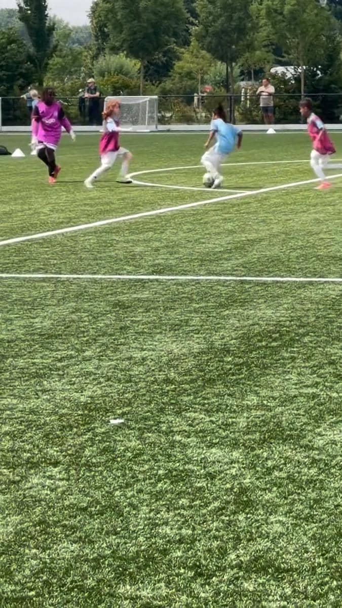 Gohan anak Praz Teguh latihan di Ajax Amsterdam Academy (instagram.com/prazteguh)